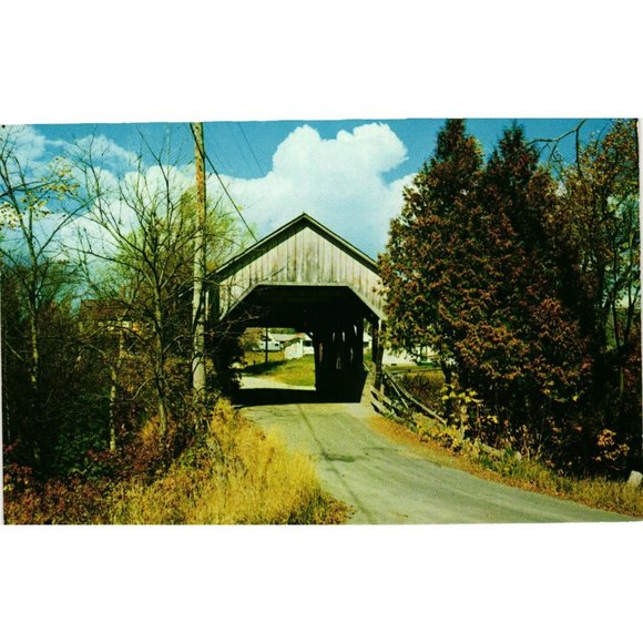 Covered Bridge Lyndon Vermont Postcard Travel Souvenir Unposted Vintage - Picture 1 of 2